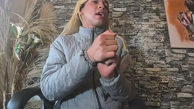 Snapshot of Danny_Luxx chatting on 6, 11, 2025 Danny Luxx online show from 6, 11, 2025