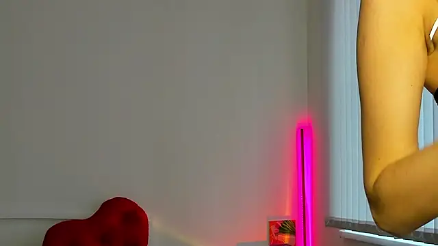 Snapshot of Andrea_tasty chatting on 5, 5, 2026 Andrea tasty online show from 5, 5, 2026