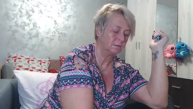 RosesandLillies online show from 2, 11, 2025