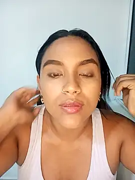 Snapshot of victoria_roussee chatting on 4, 3, 2025 victoria roussee online show from 4, 3, 2025