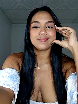 Snapshot of victoria_roussee chatting on 3, 10, 2025 victoria roussee online show from 3, 10, 2025