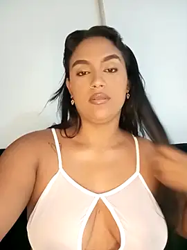 Snapshot of victoria_roussee chatting on 8, 3, 2025 victoria roussee online show from 8, 3, 2025