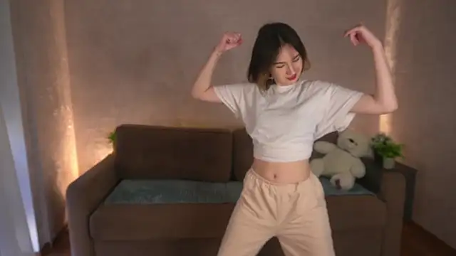 LizbethBulkley online show from 18, 2, 2025