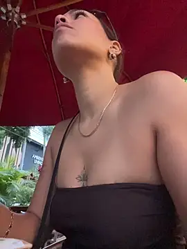 Snapshot of Alice_surprise chatting on 8, 11, 2025 Alice surprise online show from 8, 11, 2025