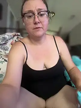 Snapshot of HTXBELLE chatting on 10, 5, 2026 HTXBELLE online show from 10, 5, 2026