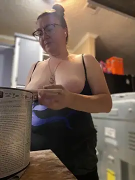 Snapshot of HTXBELLE chatting on 6, 5, 2026 HTXBELLE online show from 6, 5, 2026