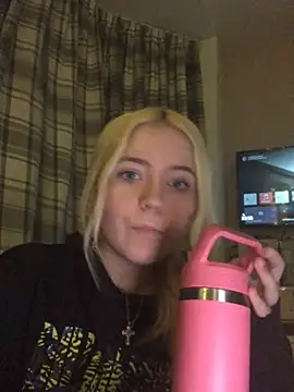 Snapshot of Blondie_Sofia_Essexbabe chatting on 17, 3, 2025 Blondie Sofia Essexbabe online show from 17, 3, 2025