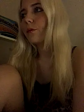 Snapshot of Blondie_Sofia_Essexbabe chatting on 9, 10, 2025 Blondie Sofia Essexbabe online show from 9, 10, 2025