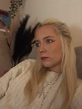 Snapshot of Blondie_Sofia_Essexbabe chatting on 24, 10, 2025 Blondie Sofia Essexbabe online show from 24, 10, 2025