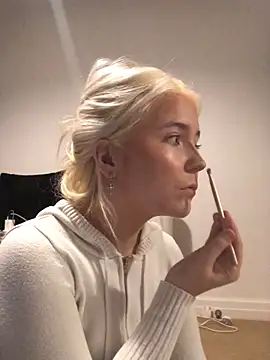 Snapshot of Blondie_Sofia_Essexbabe chatting on 4, 11, 2025 Blondie Sofia Essexbabe online show from 4, 11, 2025