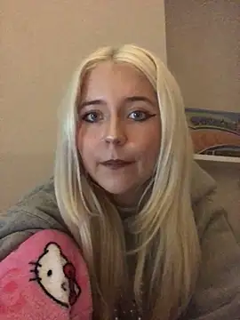 Snapshot of Blondie_Sofia_Essexbabe chatting on 8, 11, 2025 Blondie Sofia Essexbabe online show from 8, 11, 2025