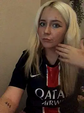 Snapshot of Blondie_Sofia_Essexbabe chatting on 22, 10, 2025 Blondie Sofia Essexbabe online show from 22, 10, 2025