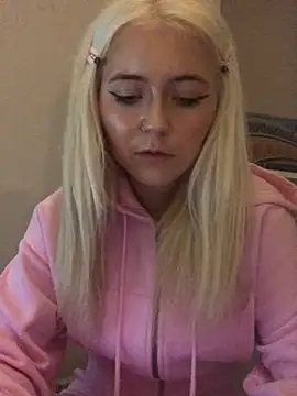 Snapshot of Blondie_Sofia_Essexbabe chatting on 4, 11, 2025 Blondie Sofia Essexbabe online show from 4, 11, 2025