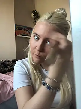 Snapshot of Blondie_Sofia_Essexbabe chatting on 13, 11, 2025 Blondie Sofia Essexbabe online show from 13, 11, 2025