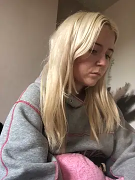 Snapshot of Blondie_Sofia_Essexbabe chatting on 18, 11, 2025 Blondie Sofia Essexbabe online show from 18, 11, 2025