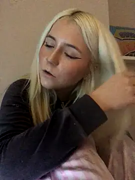 Snapshot of Blondie_Sofia_Essexbabe chatting on 15, 10, 2025 Blondie Sofia Essexbabe online show from 15, 10, 2025