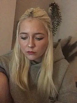 Snapshot of Blondie_Sofia_Essexbabe chatting on 20, 10, 2025 Blondie Sofia Essexbabe online show from 20, 10, 2025