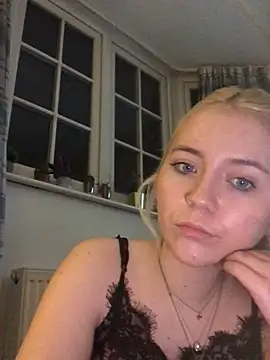 Snapshot of Blondie_Sofia_Essexbabe chatting on 13, 3, 2025 Blondie Sofia Essexbabe online show from 13, 3, 2025