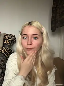 Snapshot of Blondie_Sofia_Essexbabe chatting on 27, 11, 2025 Blondie Sofia Essexbabe online show from 27, 11, 2025