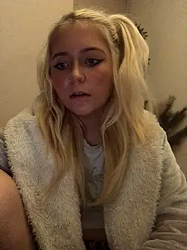 Snapshot of Blondie_Sofia_Essexbabe chatting on 27, 10, 2025 Blondie Sofia Essexbabe online show from 27, 10, 2025