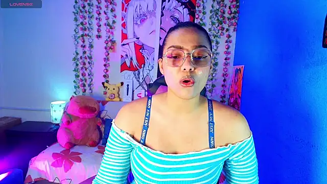 Snapshot of Vicky_Miller_05 chatting on 15, 5, 2026 Vicky Miller 05 online show from 15, 5, 2026