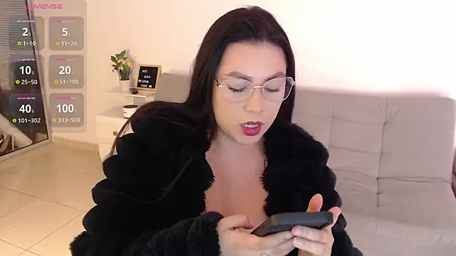 Snapshot of emily-777 chatting on 18, 11, 2025 emily-777 online show from 18, 11, 2025