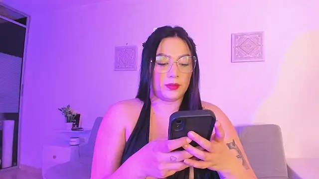 Snapshot of emily-777 chatting on 22, 11, 2025 emily-777 online show from 22, 11, 2025