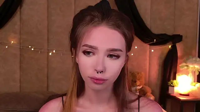 Snapshot of Sierra_Fane chatting on 8, 9, 2025 Sierra Fane online show from 8, 9, 2025