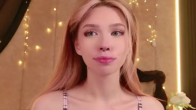 Snapshot of Sierra_Fane chatting on 14, 6, 2026 Sierra Fane online show from 14, 6, 2026