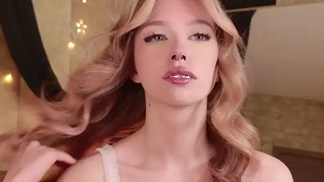 Snapshot of Sierra_Fane chatting on 6, 7, 2026 Sierra Fane online show from 6, 7, 2026