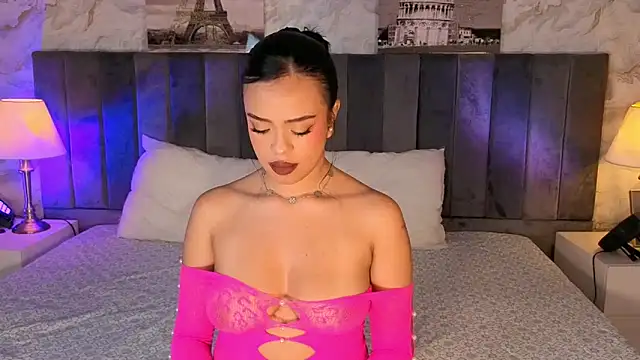 Snapshot of LiaHilton2 chatting on 18, 11, 2025 LiaHilton2 online show from 18, 11, 2025