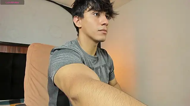 Allex Cano online show from 3, 2, 2026