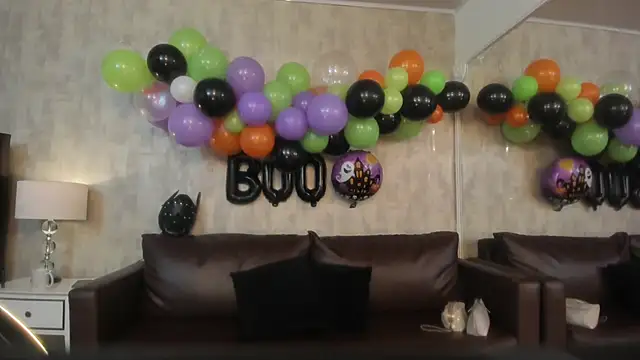 NahomyCarther online show from 2, 11, 2025