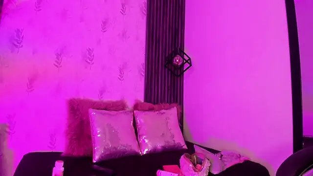 NahomyCarther online show from 30, 6, 2026