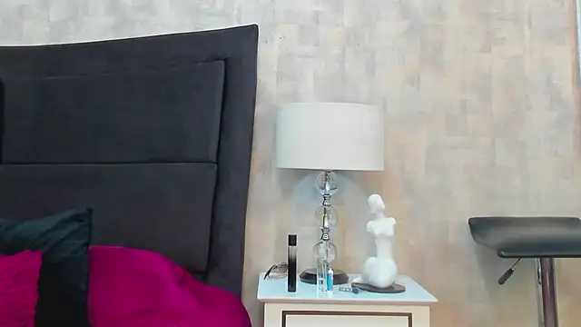 NahomyCarther online show from 14, 1, 2026