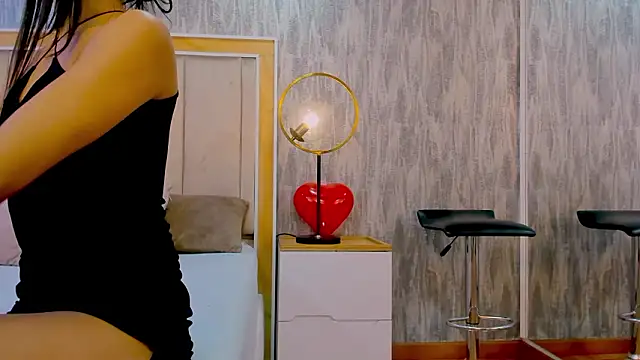 NahomyCarther online show from 10, 3, 2026