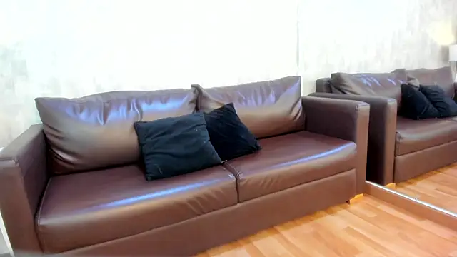 NahomyCarther online show from 4, 11, 2025