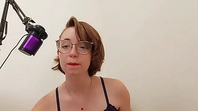 Snapshot of Elise_Nyx chatting on 26, 9, 2025 Elise Nyx online show from 26, 9, 2025
