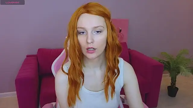 Snapshot of KristinMoore chatting on 11, 3, 2025 KristinMoore online show from 11, 3, 2025