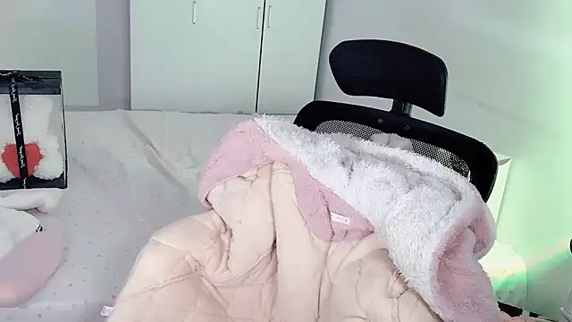 Snapshot of Annnnqi-77 chatting on 25, 10, 2025 Annnnqi-77 online show from 25, 10, 2025