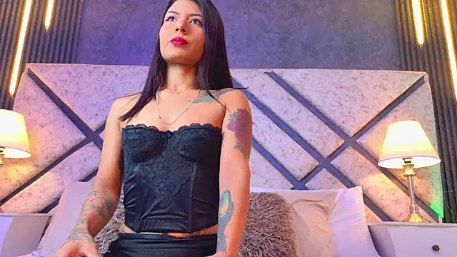 Elektra MIller  online show from 6, 10, 2025