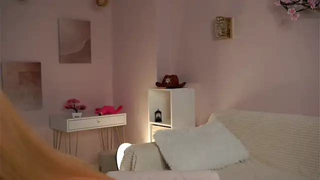 SunnivaCovil online show from 5, 4, 2026