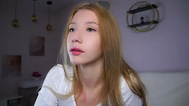 SunnivaCovil online show from 3, 11, 2025