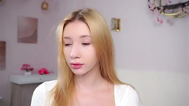 SunnivaCovil online show from 5, 3, 2026