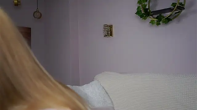 SunnivaCovil online show from 19, 10, 2025