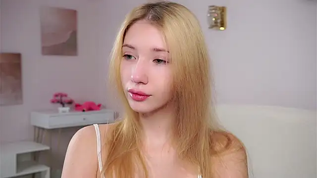 SunnivaCovil online show from 8, 3, 2026