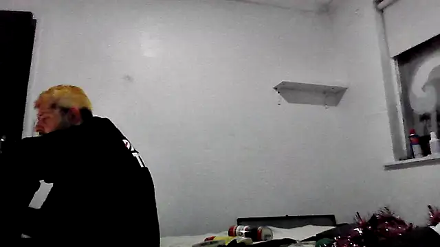 Snapshot of kinkyfag94 chatting on 20, 12, 2025 kinkyfag94 online show from 20, 12, 2025