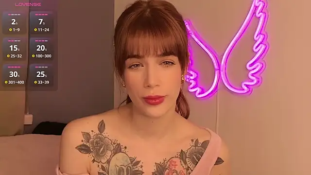 Snapshot of FrancescaFerra chatting on 4, 12, 2025 FrancescaFerra online show from 4, 12, 2025