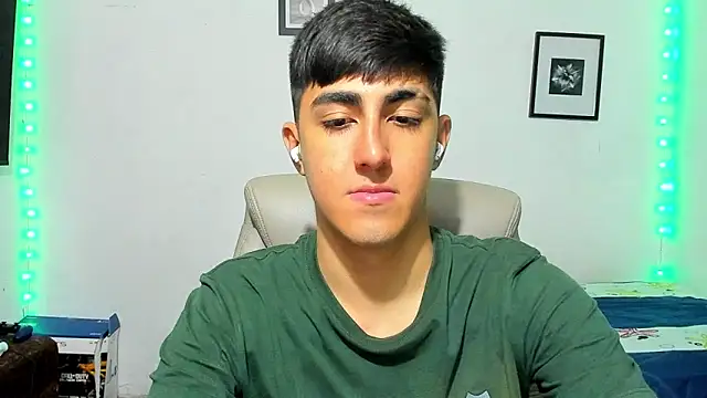 Snapshot of babymaik chatting on 14, 11, 2025 babymaik online show from 14, 11, 2025