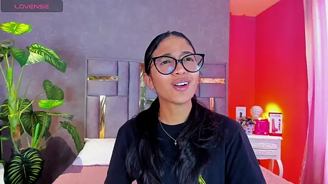 Tyla Ks online show from 7, 4, 2026